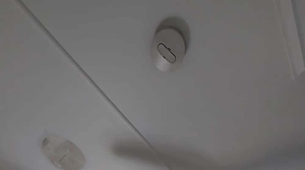 Two interconnected smoke alarms on the same ceiling